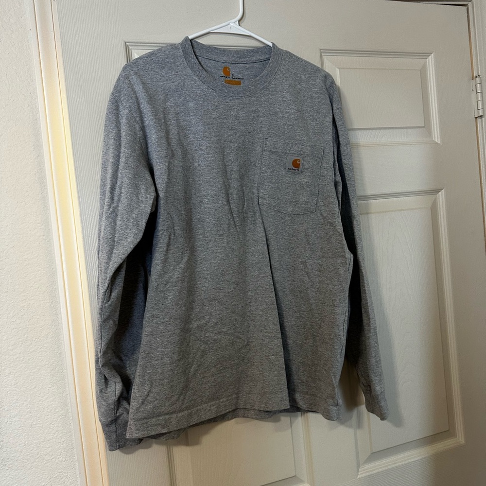 Men’s small heavyweight carhartt long sleeve t shirt.